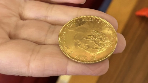 Una de las monedas del tesoro de Villanueva de la Serena. / EP Una de las monedas del tesoro de Villanueva de la Serena. / EP