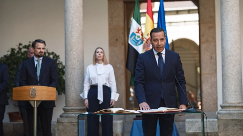 Toma de posesión de Óscar Fernández.