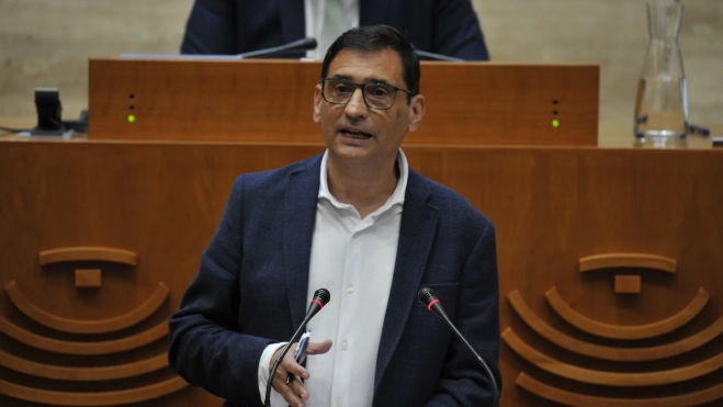 El diputado de Unidas por Extremadura, José Francisco Llera, defendió la urgencia de su propuesta. / CEDIDA